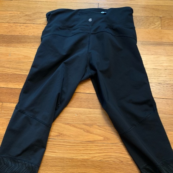 Set of 2 High Waist Capri Leggings- w/ details - Picture 14 of 16